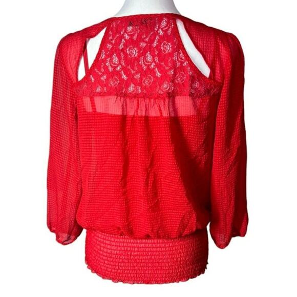 A.Buyer Layered Red Blouse Lace Back Cut Out 3/4 Sleeve Banded Bottom Size Med - Picture 2 of 11